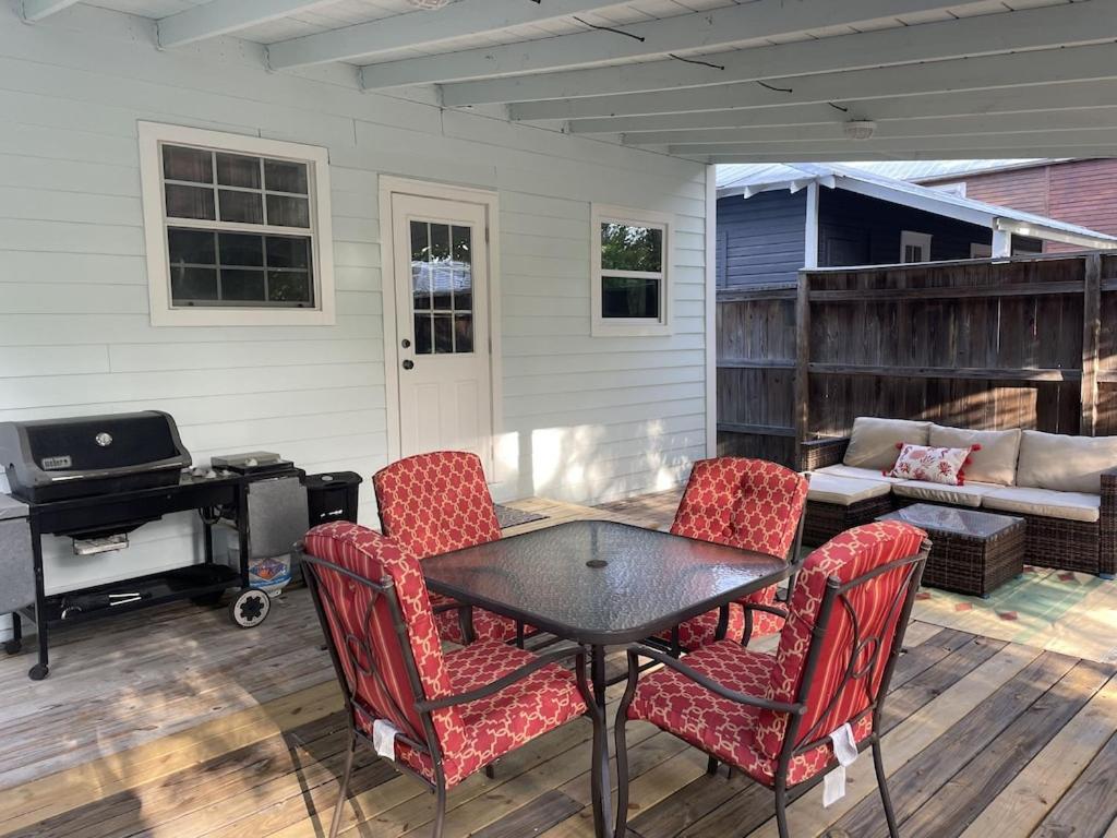 Updated Red Door Revival In Downtown Saint Augustine Luaran gambar